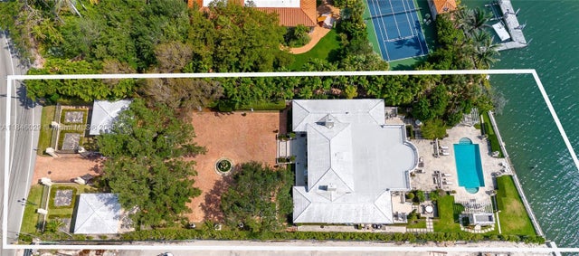 2 of 17 - 4539 Pine Tree Dr, Miami Beach, FL