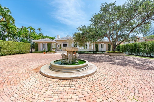 3 of 17 - 4539 Pine Tree Dr, Miami Beach, FL