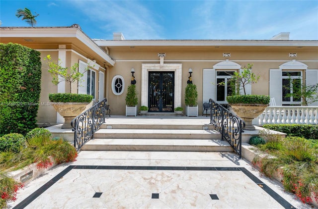 4 of 17 - 4539 Pine Tree Dr, Miami Beach, FL