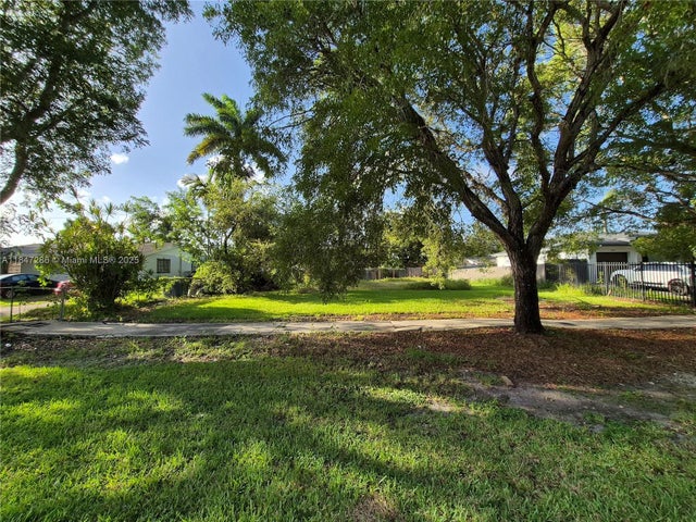 2 of 11 - 710 Sw 7th St, Florida City, FL
