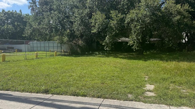 1 of 2 - 3066 Nw 46th St, Miami, FL