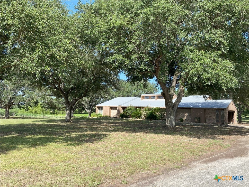 2082 Fm 318, Hallettsville