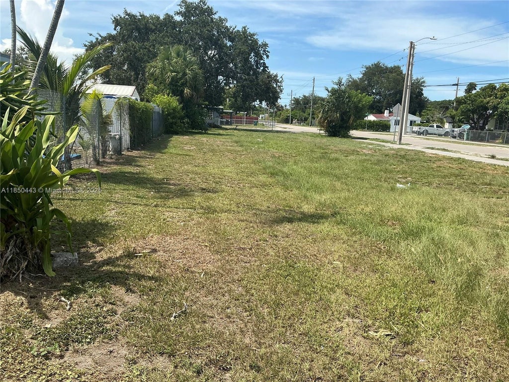 2503 Nw 87th St, Miami