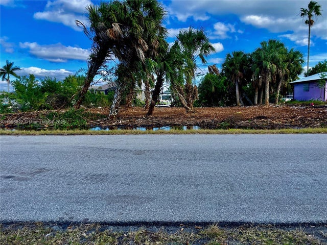 2 of 9 - 4114 Palm Dr, Punta Gorda, FL