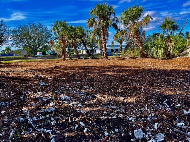 3 of 9 - 4114 Palm Dr, Punta Gorda, FL