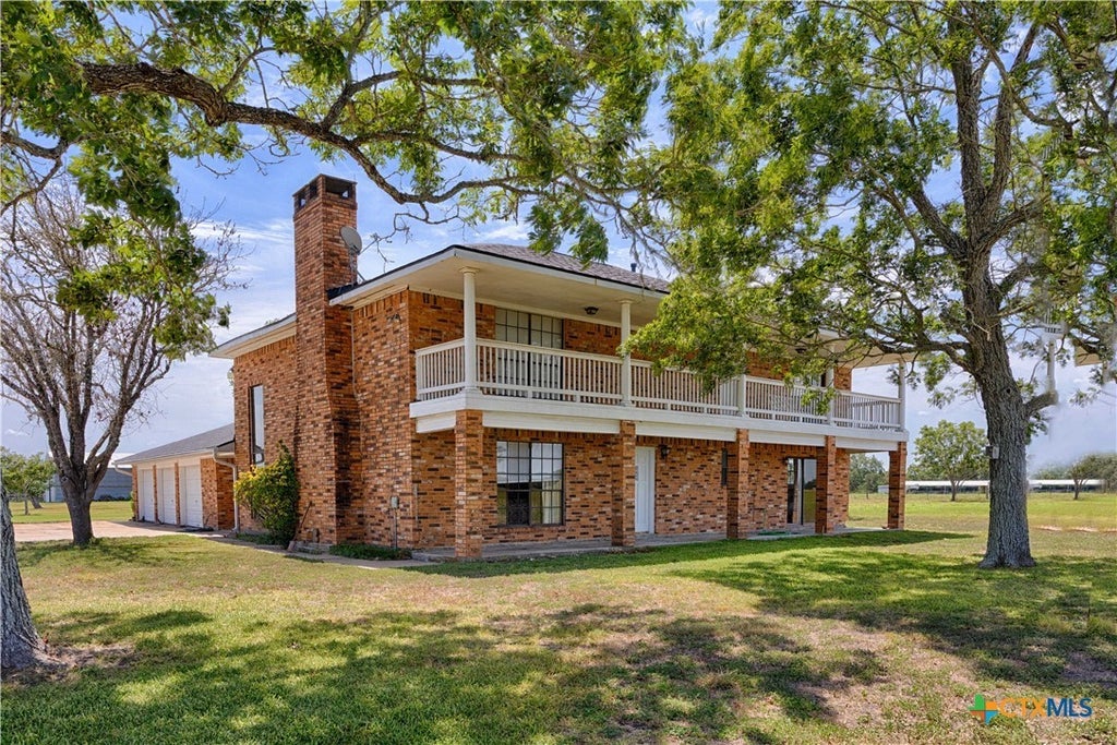 2745 Holub Road, Schulenburg