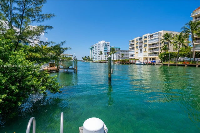 4 of 26 - 10201 E Broadview Dr, Bay Harbor Islands, FL