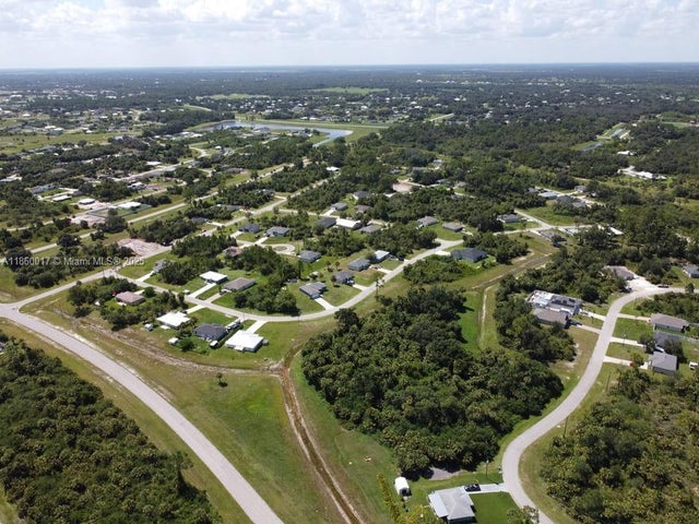 3 of 8 - 5001 S Peachtree Cir, La Belle, FL