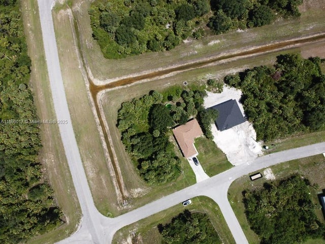 5 of 8 - 5001 S Peachtree Cir, La Belle, FL