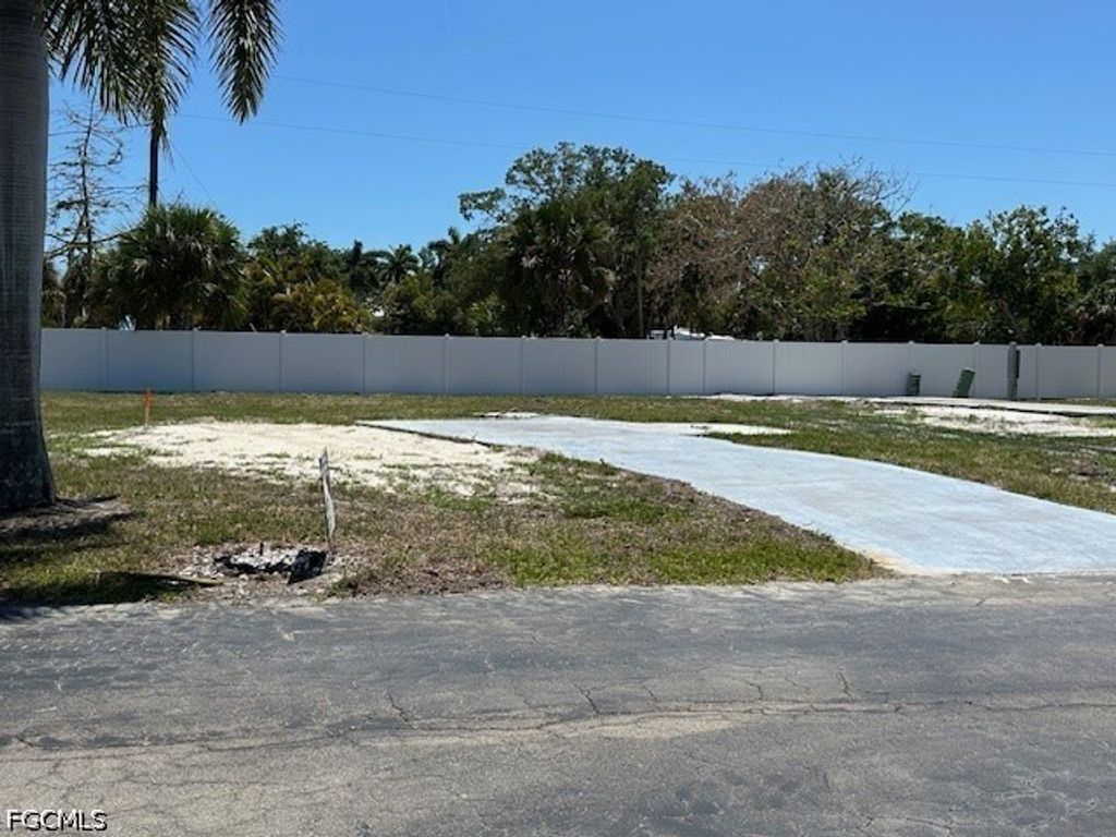 77 Birch Blvd, FORT MYERS