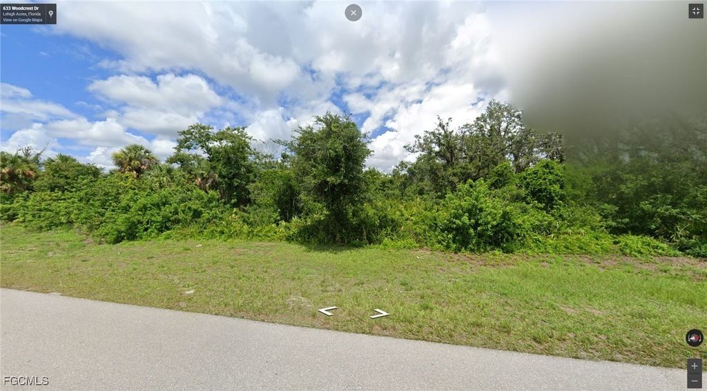 634 Woodcrest Dr, Lehigh Acres