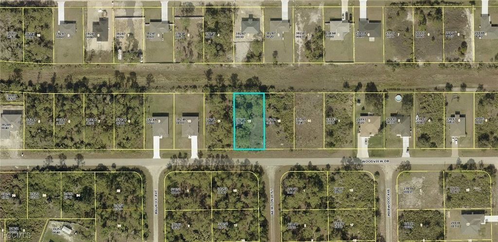 562 Woodview Dr, LEHIGH ACRES
