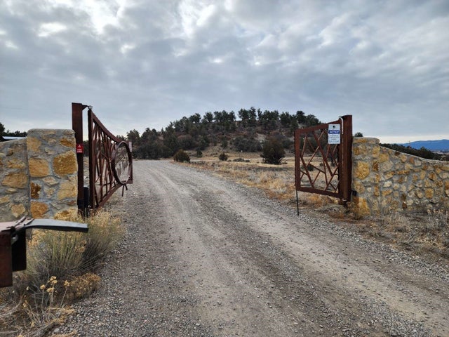 351 Camino Del Pajarito, Tierra Amarilla