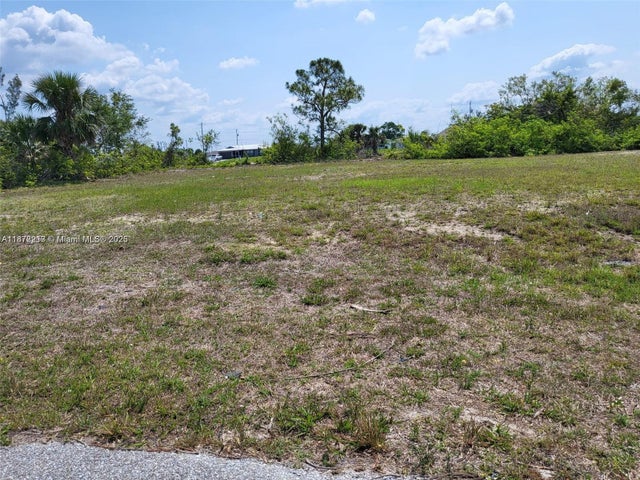4 of 5 - 1725 Ne 5 Th Pl, Cape Coral, FL