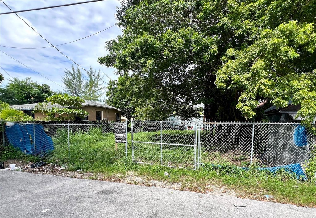 7552 Ne Miami Ct, Miami