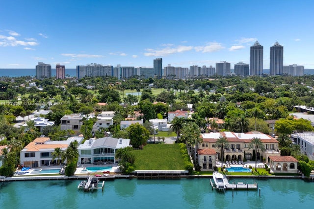 4 of 13 - 5226 N Bay Rd, Miami Beach, FL