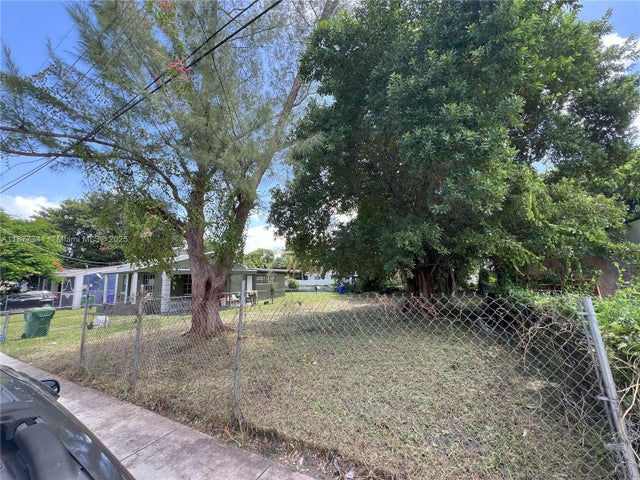 2 of 7 - 1456 Nw 57th St, Miami, FL