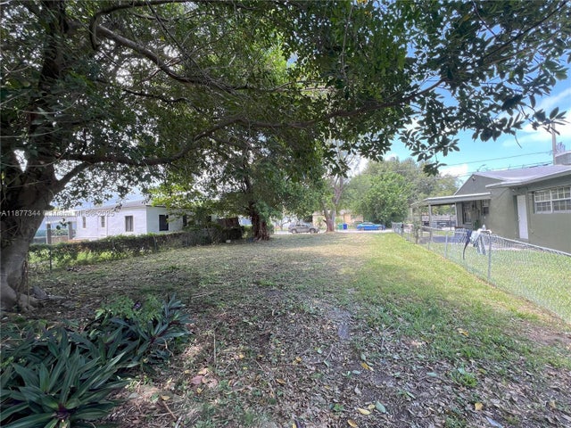 4 of 7 - 1456 Nw 57th St, Miami, FL