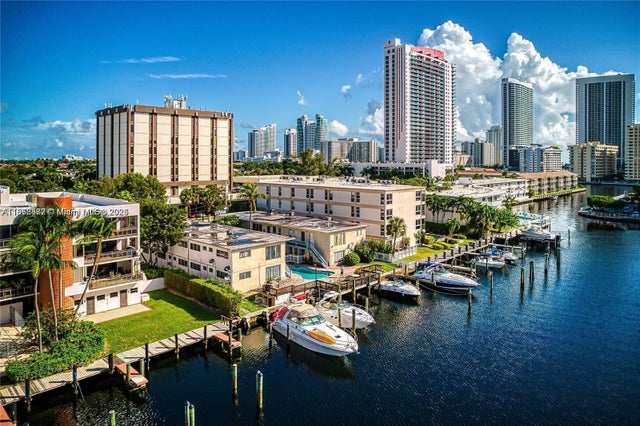 2 of 3 - 2380 Diana Dr, Hallandale Beach, FL