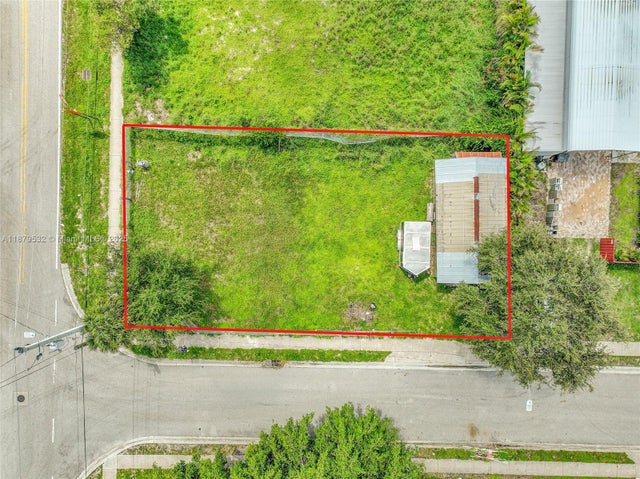 1 of 20 - 1305 Suwanee Dr, West Palm Beach, FL