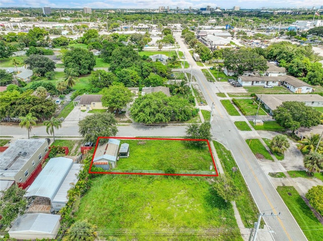 4 of 20 - 1305 Suwanee Dr, West Palm Beach, FL
