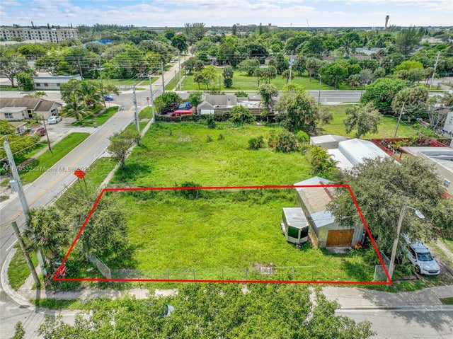 5 of 20 - 1305 Suwanee Dr, West Palm Beach, FL
