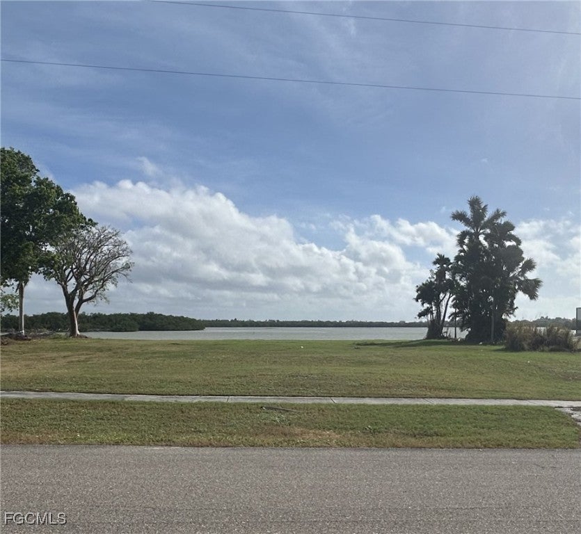 945 Caxambas Dr, Marco Island