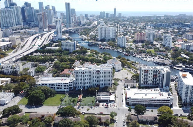 1 of 3 - 444 Nw 5th St, Miami, FL