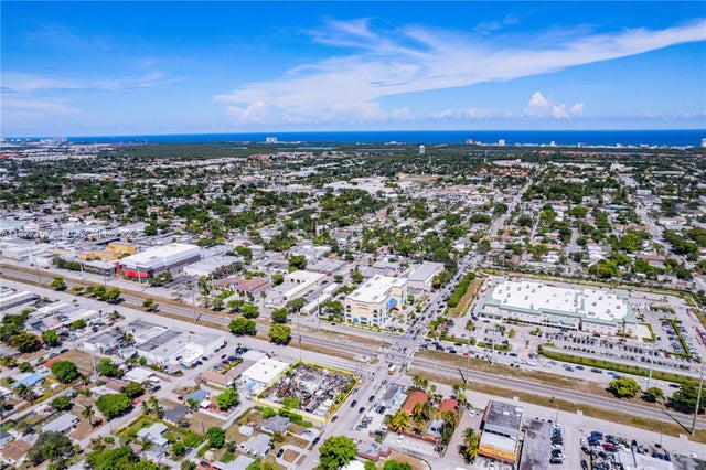 1 of 6 - 1708 N Dixie Hwy, Hollywood, FL