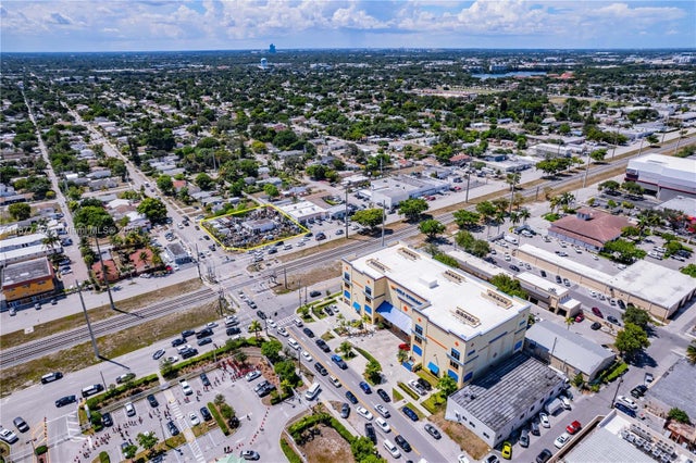 2 of 6 - 1708 N Dixie Hwy, Hollywood, FL