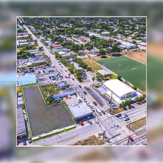 1 of 3 - 826 N Dixie Hwy, Hollywood, FL