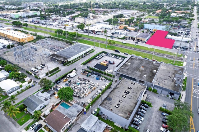 2 of 3 - 826 N Dixie Hwy, Hollywood, FL