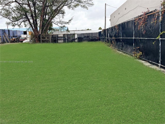 3 of 3 - 826 N Dixie Hwy, Hollywood, FL