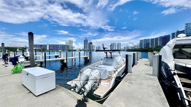 3 of 15 - 4041 Island Estate, Aventura, FL