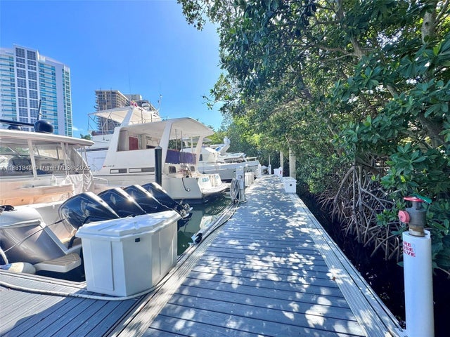 2 of 7 - 3575 Mystic Pointe Dr, Aventura, FL