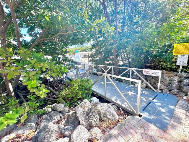 5 of 7 - 3575 Mystic Pointe Dr, Aventura, FL