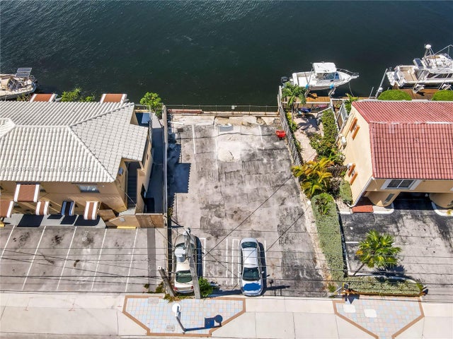 2 of 3 - N Ocean Dr, Hollywood, FL