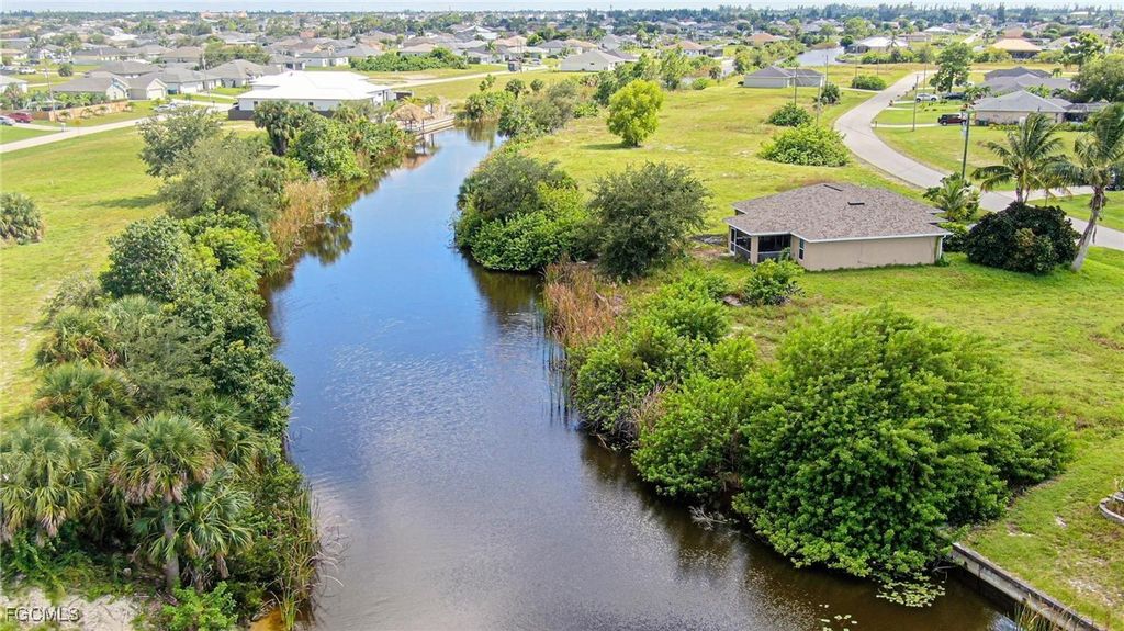 523 Nw 19th Pl, CAPE CORAL