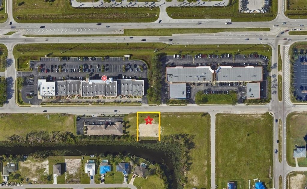 828 Sw 4th St, CAPE CORAL