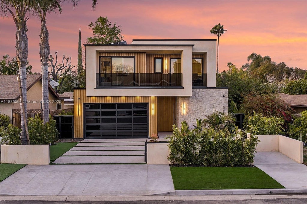 181 Nw 41st St, Miami