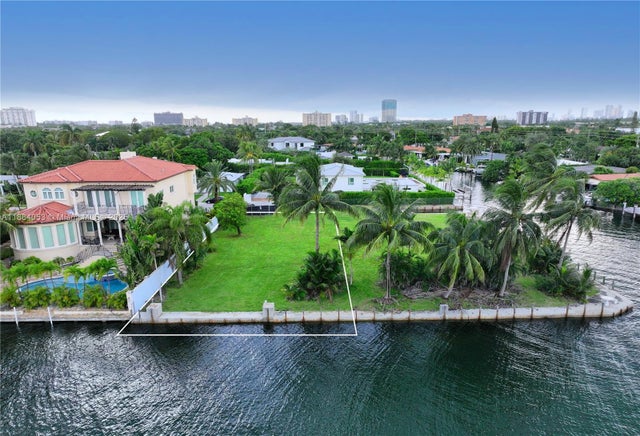 2 of 7 - 2210 Ne 124th St, North Miami, FL