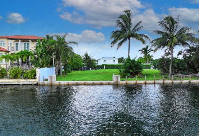 3 of 7 - 2210 Ne 124th St, North Miami, FL