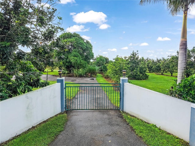 3 of 16 - 19975 Sw 256th St, Homestead, FL