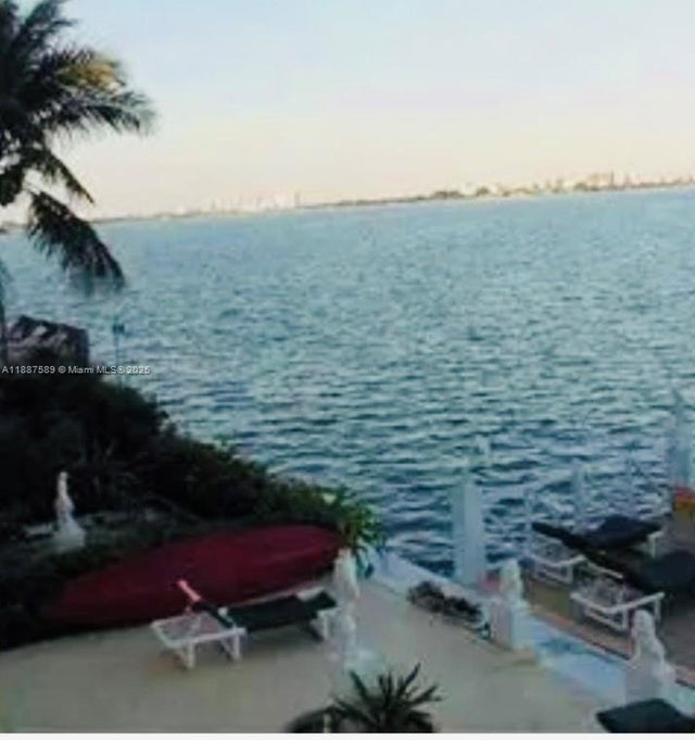 3 of 5 - 7941 East Dr, North Bay Village, FL