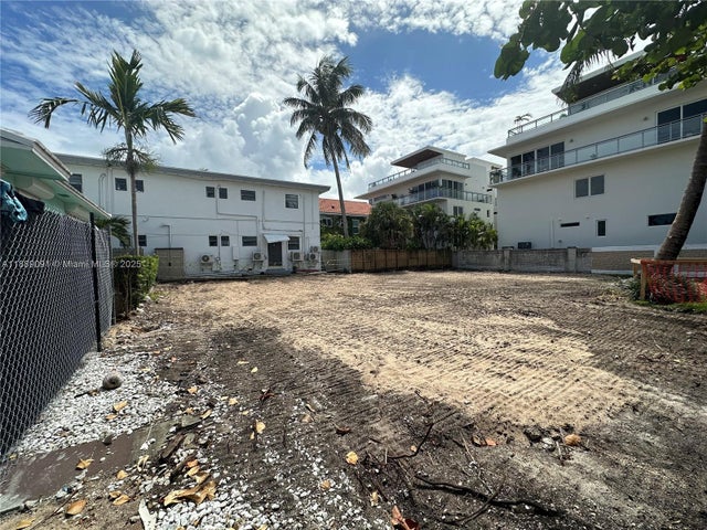 2 of 2 - 350 Walnut St, Hollywood, FL