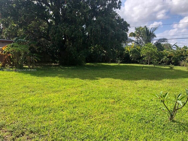 4 of 7 - 2815 Jackson St, Hollywood, FL