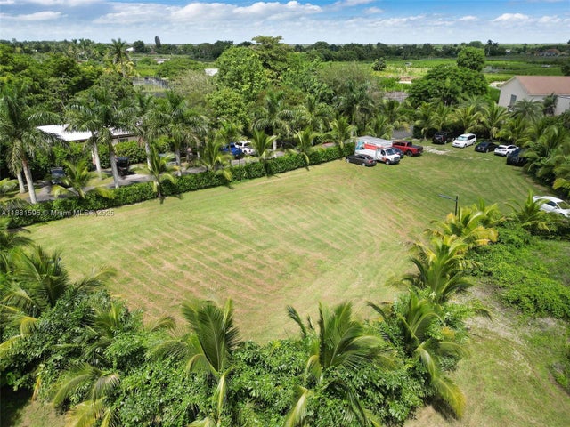3 of 27 - 20701 Sw 216th St, Miami, FL