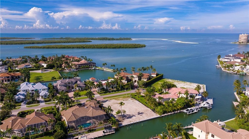 1558 Heights Ct, Marco Island