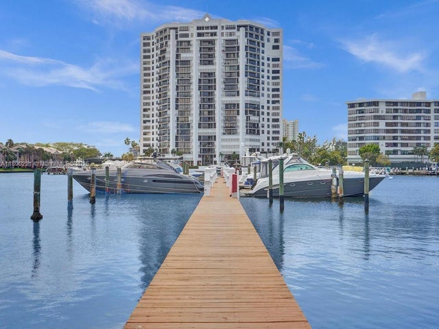 2 of 42 - 2667 S Parkview Dr, Hallandale Beach, FL