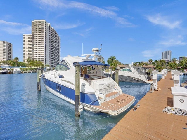 4 of 42 - 2667 S Parkview Dr, Hallandale Beach, FL